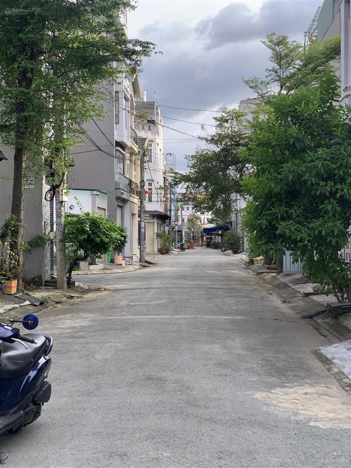 Bán nền đất vòng xoay phú hữu mặt tiền đường 827phú hữu thủ đức