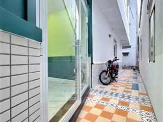 Nhà lầu đẹp ngay trung tâm ninh kiều  4 phòng ngủ  caech 500m đầy đủ tiện ích