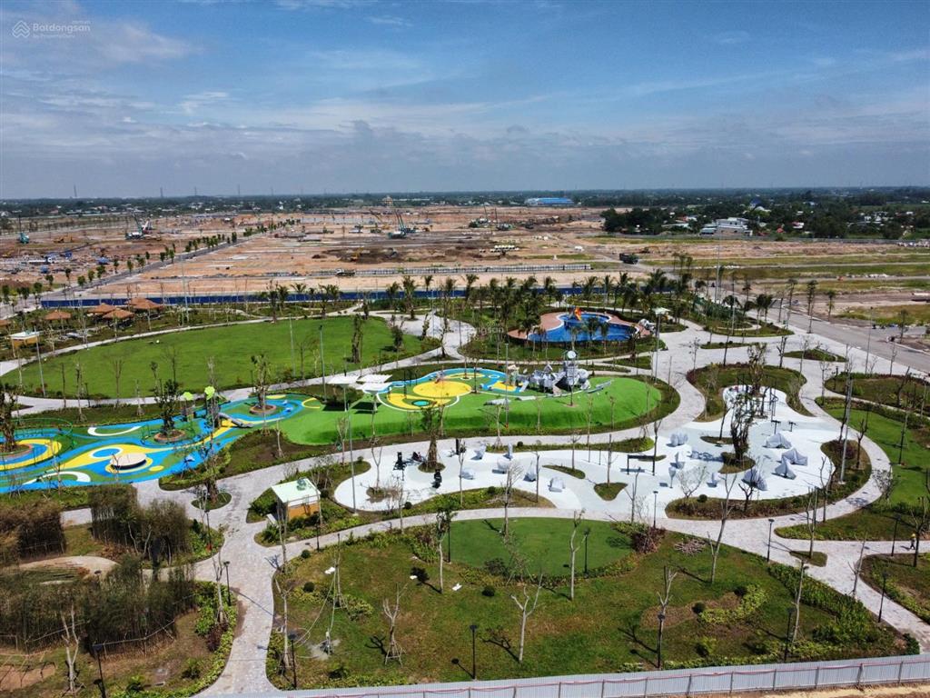 Biệt thự hồ vinhomes green city150m2(10x15) (15 tỷ)  vốn ban đầu 2,5 tỷ  htls(11/2027)