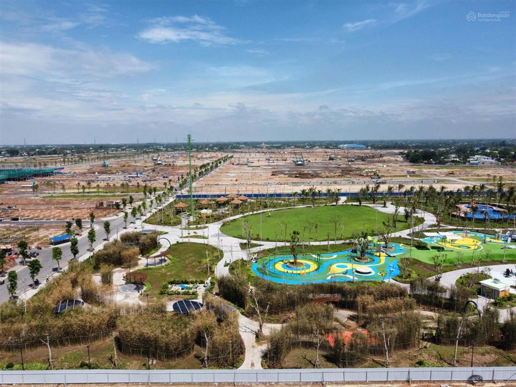 Biệt thự hồ vinhomes green city150m2(10x15) (15 tỷ)  vốn ban đầu 2,5 tỷ  htls(11/2027)