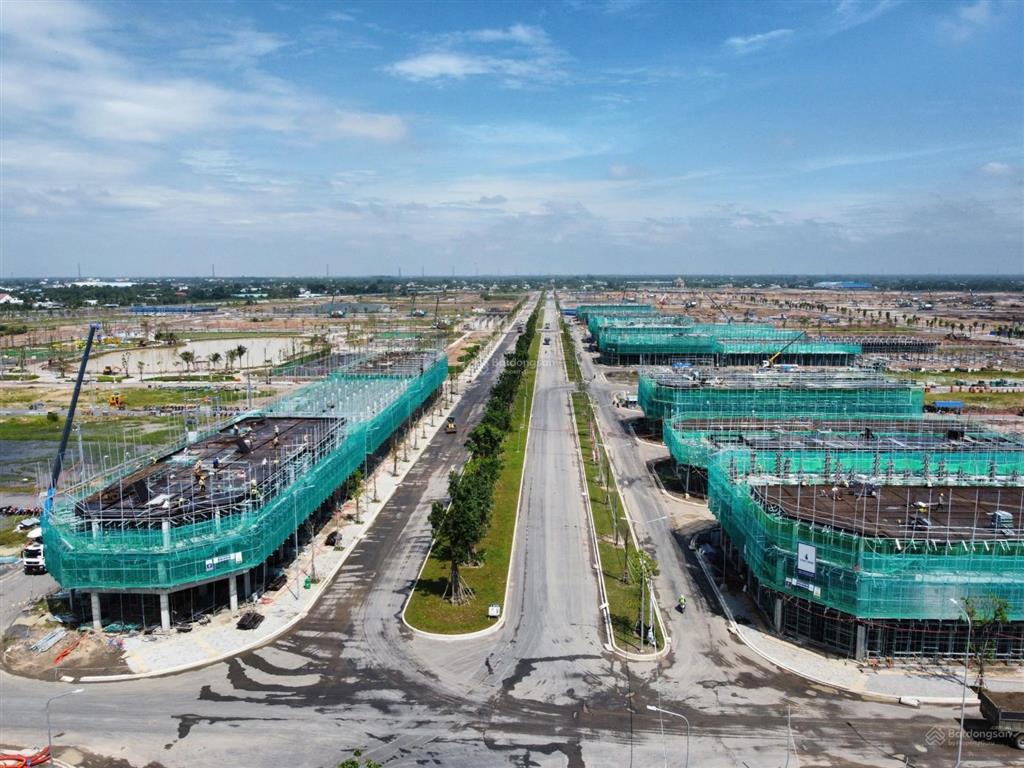 Biệt thự hồ vinhomes green city150m2(10x15) (15 tỷ)  vốn ban đầu 2,5 tỷ  htls(11/2027)