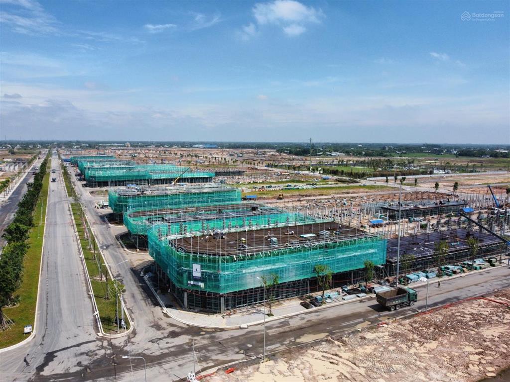 Biệt thự hồ vinhomes green city150m2(10x15) (15 tỷ)  vốn ban đầu 2,5 tỷ  htls(11/2027)