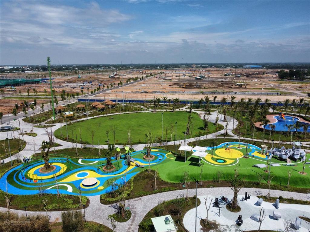Biệt thự hồ vinhomes green city150m2(10x15) (15 tỷ)  vốn ban đầu 2,5 tỷ  htls(11/2027)