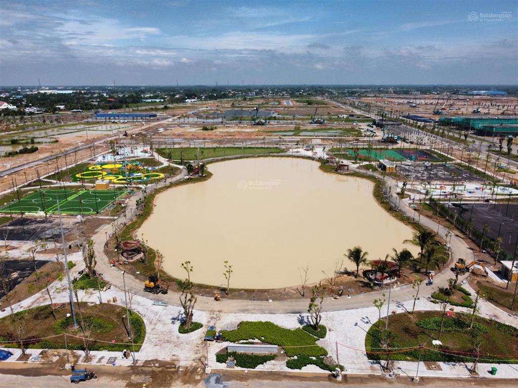 Biệt thự hồ vinhomes green city150m2(10x15) (15 tỷ)  vốn ban đầu 2,5 tỷ  htls(11/2027)