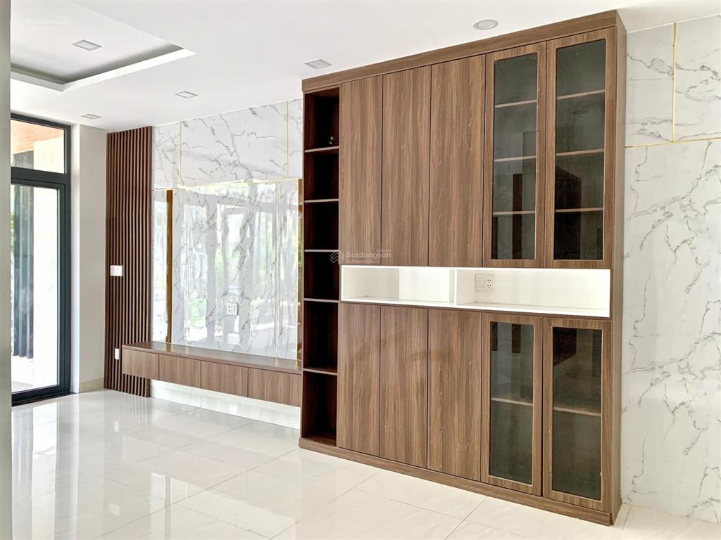 Nhà phố rộng 6.5m hướng đông nam giảm mạnh  toantranvillas