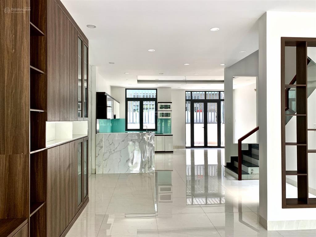 Nhà phố rộng 6.5m hướng đông nam giảm mạnh  toantranvillas