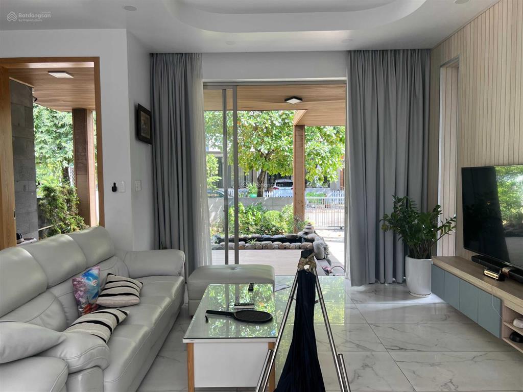 Đổi căn nhà phố trung tâm ồn ào lấy biệt thự vườn 212m2 yên tĩnh ven sông  toantranvillas