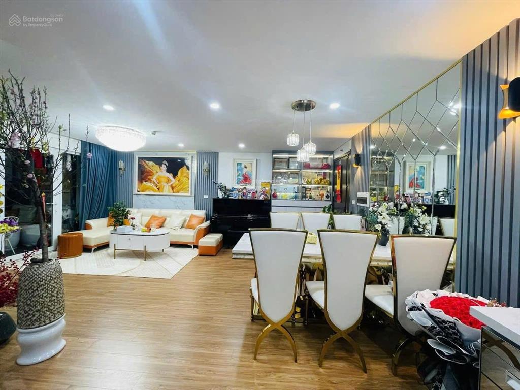 Chính chủ bán căn 17t7 dt 116m2 phố hoàng đạo thúy. giá rẻ  0983 262 ***