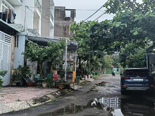 Nhà góc 2 mặt tiền gò cát cần bán gấp, ngay gần vòng xoay phú hữu