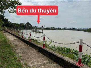Bán lô góc 2 mặt tiền  cách sông 300m. bề ngang 8m.