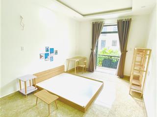 Phòng full nội thất có máy lạnh, bảo vệ 24/24. giờ giấc tự do.