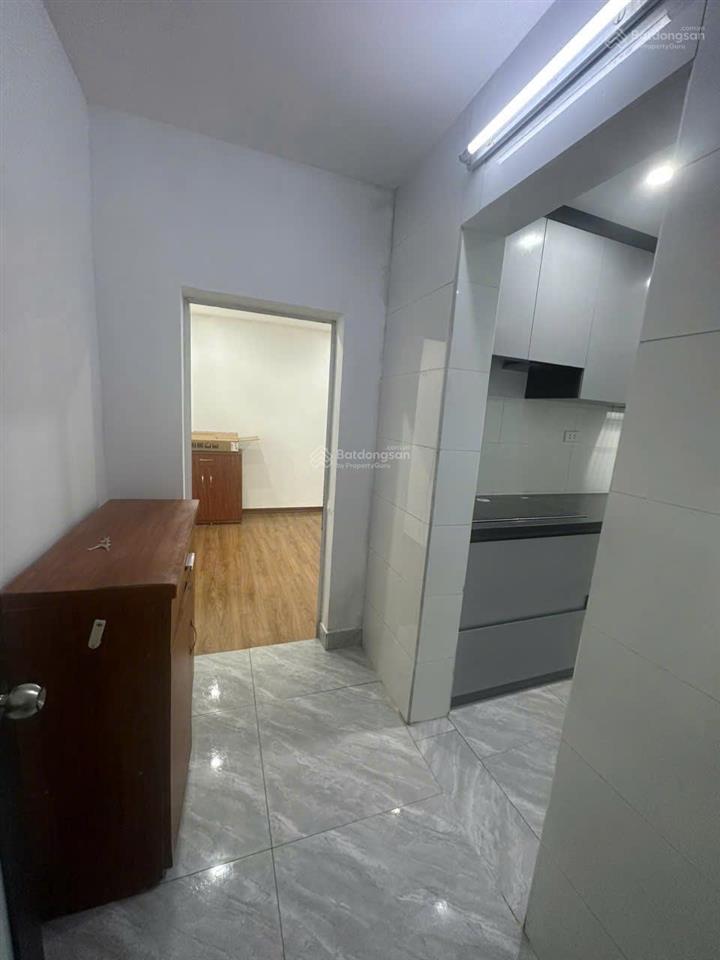 Bán căn hộ nghĩa tân, tầng 5 cầu giấy, hn, dt 60m2, gần chợ. giá 4,3 tỷ sổ đỏ 26m2.