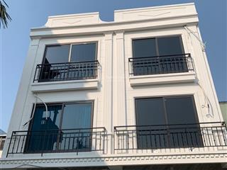 2.5 tỷ nhà xây 3 tầng, ô tô đỗ 20m, sát đại lộ thăng long, hoài đức