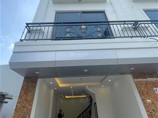 4,3 tỷ nhà xây độc lập 4 tầng, song phương  hoài đức