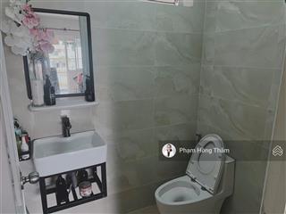 Cần bán gấp căn hộ 155 nguyễn chí thanh q5, dt 62m2, 2pn, 1wc, sổ hồng, giá 3,95 tỷ.  0933 888 ***