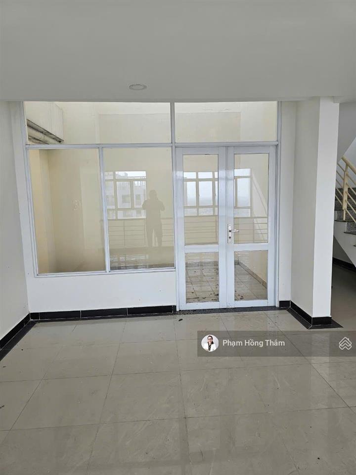 Bán căn hộ penthouse giai việt, dt 227m2, 3pn, 4wc, nhà trống, view mát, giá 8 tỷ.  0933 888 ***