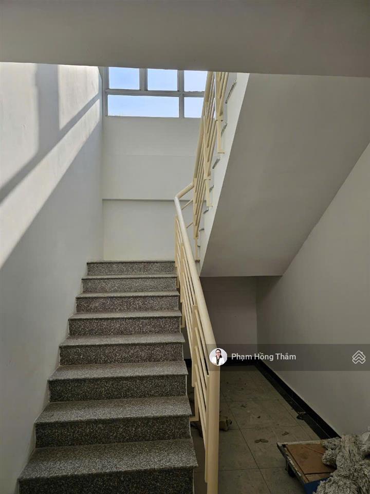 Bán căn hộ penthouse giai việt, dt 227m2, 3pn, 4wc, nhà trống, view mát, giá 8 tỷ.  0933 888 ***