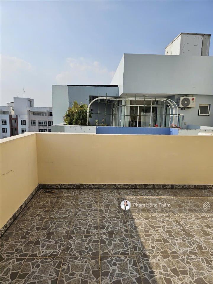 Bán căn hộ penthouse giai việt, dt 227m2, 3pn, 4wc, nhà trống, view mát, giá 8 tỷ.  0933 888 ***