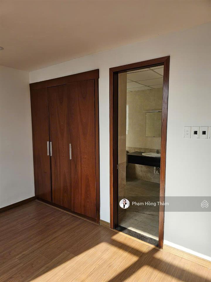 Bán căn hộ penthouse giai việt, dt 227m2, 3pn, 4wc, nhà trống, view mát, giá 8 tỷ.  0933 888 ***