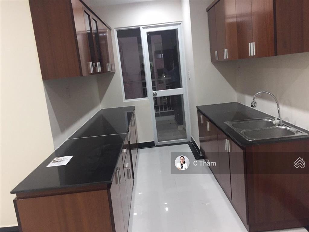 Bán căn hộ giai việt, dt 109m2, 3pn, 2wc, nhà sạch đẹp, căn góc, giá 5.2 tỷ,  0933 888 ***  thắm