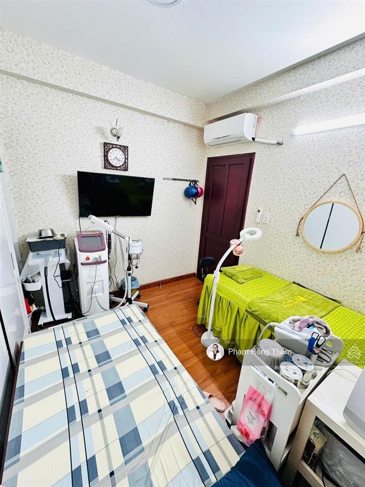 Bán căn hộ cc bông sao, dt 68m2, 2pn, 1wc, để lại nội thất, sổ hồng, giá 3,38 tỷ.  0933 888 ***