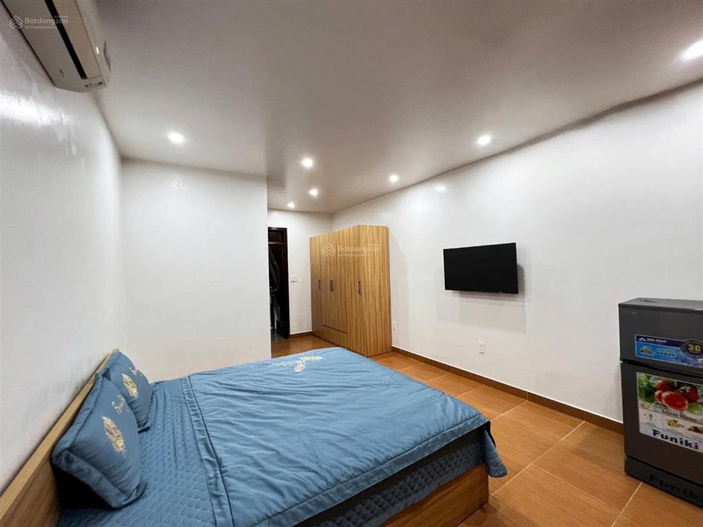 Cho thuê nhà mặt ngõ lớn tại văn cao  có thang máy  phù hợp chuyên gia nước ngoài