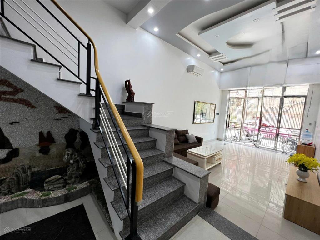 Cho thuê nhà mặt ngõ lớn tại văn cao  có thang máy  phù hợp chuyên gia nước ngoài