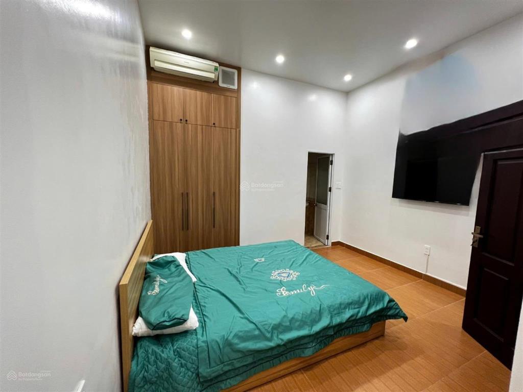 Cho thuê nhà mặt ngõ lớn tại văn cao  có thang máy  phù hợp chuyên gia nước ngoài