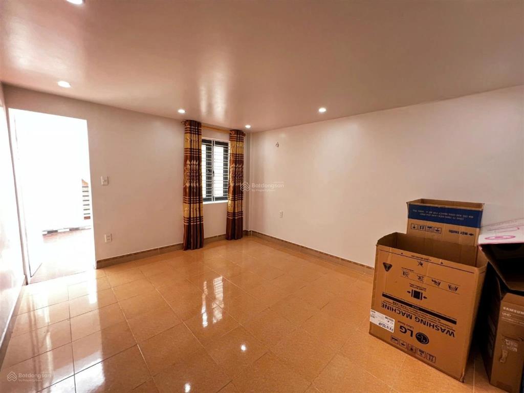 Cho thuê nhà mặt ngõ lớn tại văn cao  có thang máy  phù hợp chuyên gia nước ngoài