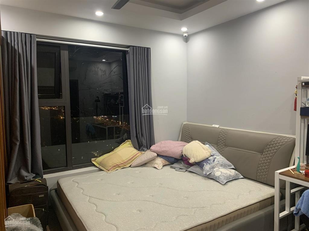 Gia đình cần chuyển nhượng ch 2pn đầy đủ đồ việt đức complex view đẹp hướng mát,  0979 998 ***