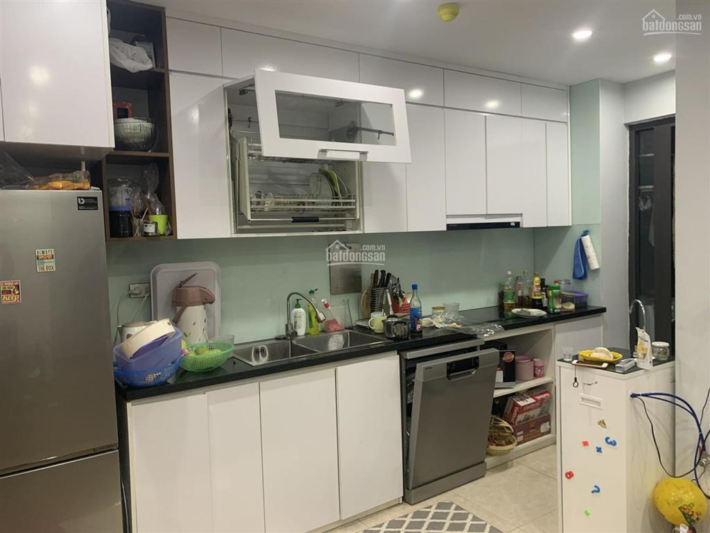 Gia đình cần chuyển nhượng ch 2pn đầy đủ đồ việt đức complex view đẹp hướng mát,  0979 998 ***