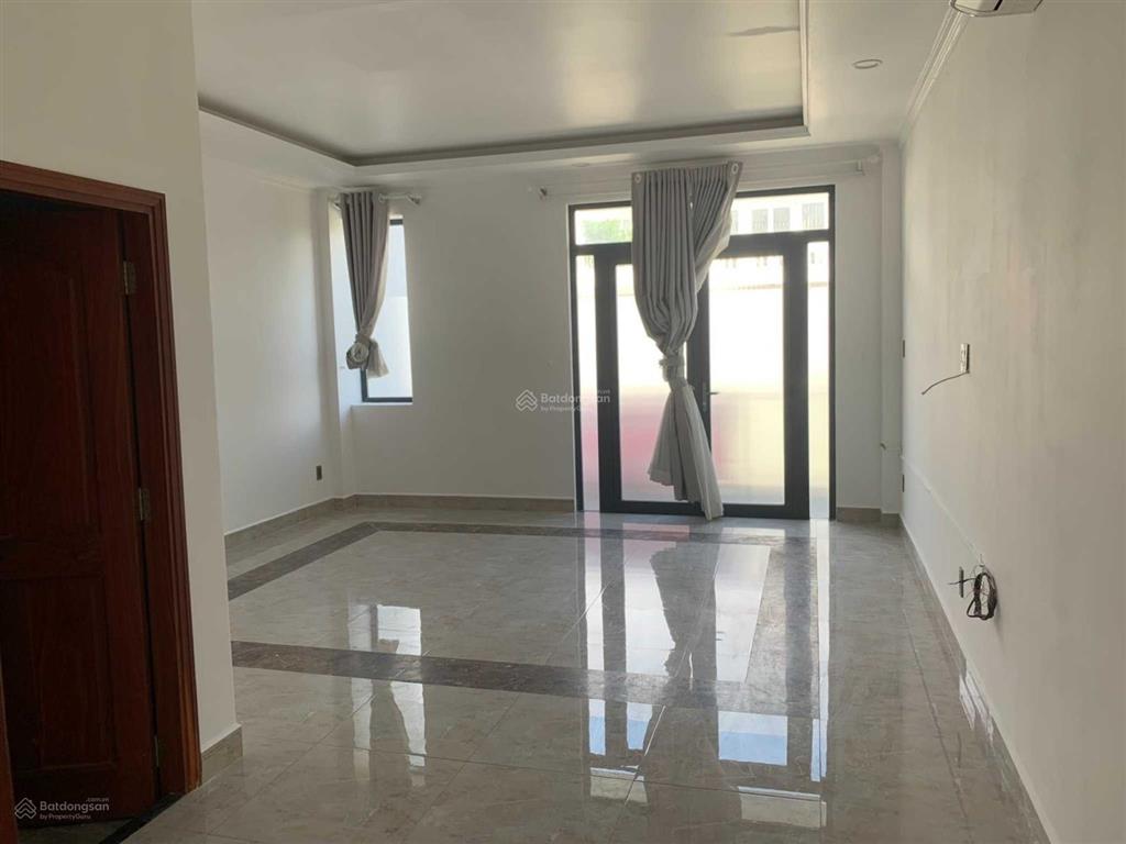 Ngộp bán gấp nhà 4 tầng 5x18m mặt tiền đường d1 khu tđc phú mỹ gần ga metro