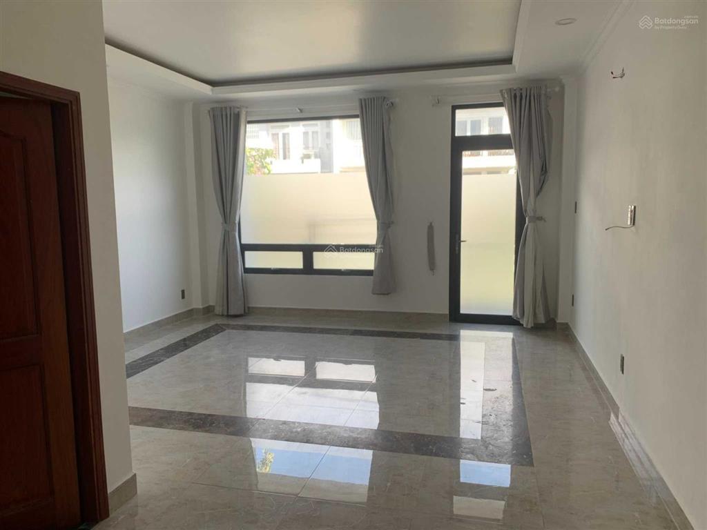 Ngộp bán gấp nhà 4 tầng 5x18m mặt tiền đường d1 khu tđc phú mỹ gần ga metro