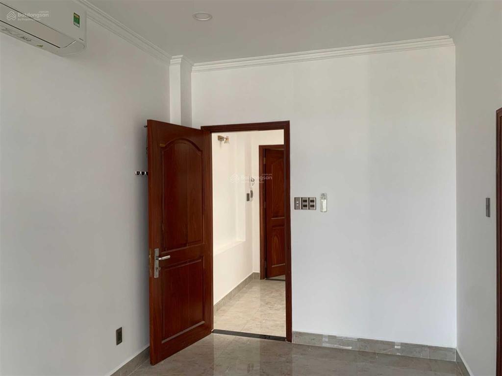 Ngộp bán gấp nhà 4 tầng 5x18m mặt tiền đường d1 khu tđc phú mỹ gần ga metro