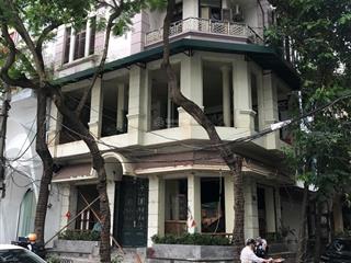 Cho thuê biệt thự sân vườn phố hoàng ngân, 100m² x 4 tầng, mt lô góc 20m, vỉa hè rộng kd thoải mái
