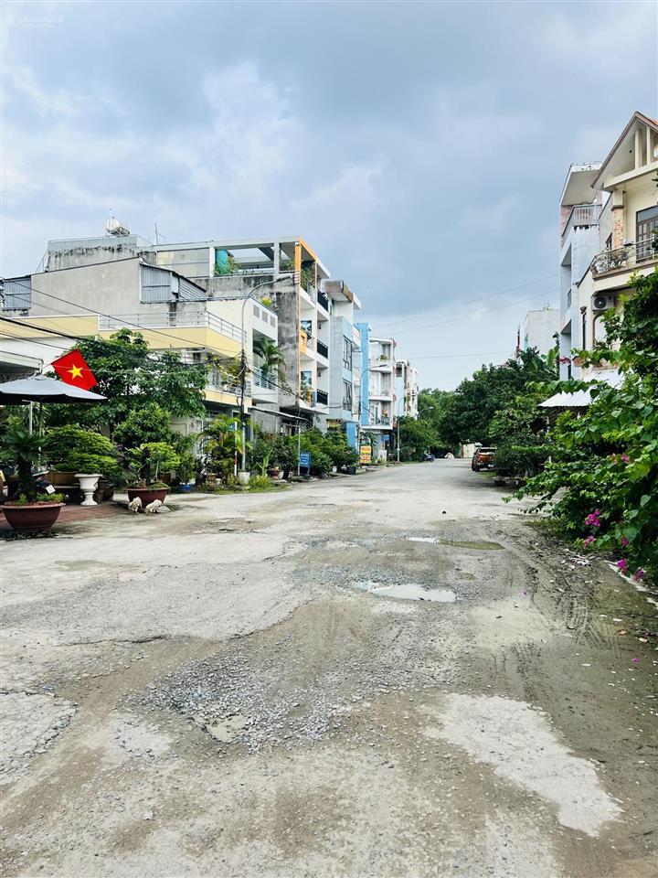 Chủ gửi bán đất góc 2 mặt tiền đường 64 phường bình trưng đông q2 94m2 chỉ 10,x tỷ