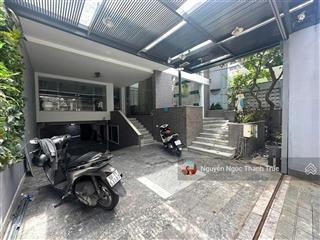 Cho thuê villa đường cách mạng tháng 8, tân bình