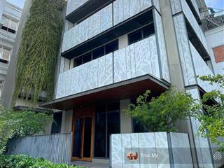 Tòa nhà mặt tiền tú xương khu vực tập trung nhiều khách sạn cao cấp nhà hàng cà phê thương hiệu lớn