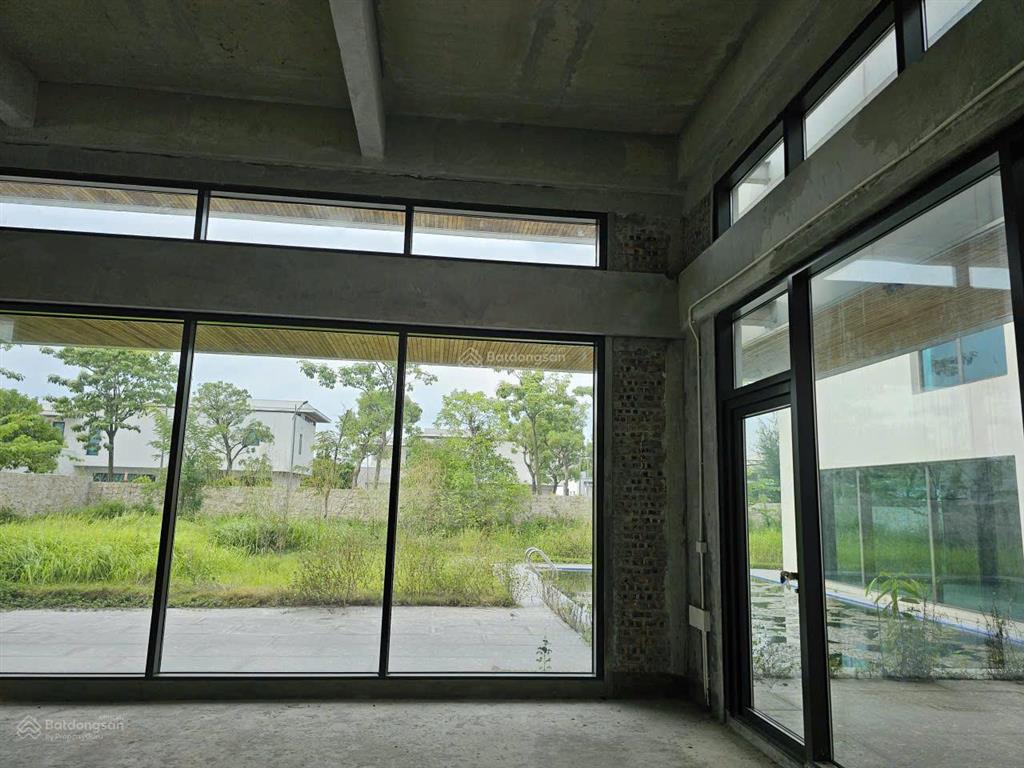 Bán biệt thự trong quần thể sân golf vân trì, 2 tầng 1188m2 giá 220 tỷ 