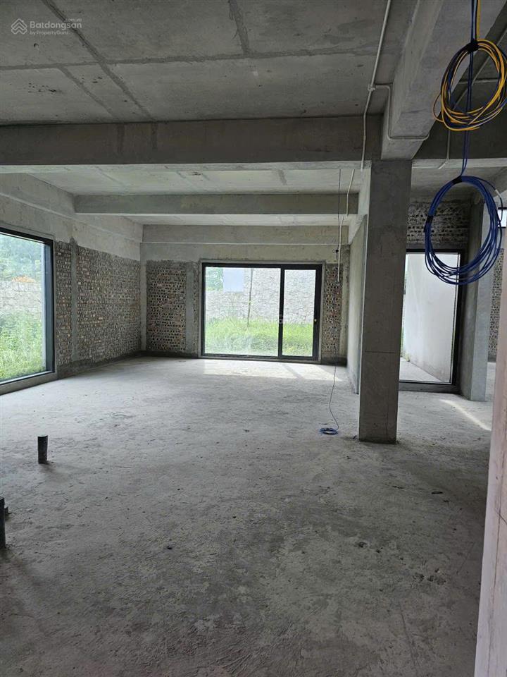 Bán biệt thự trong quần thể sân golf vân trì, 2 tầng 1188m2 giá 220 tỷ 