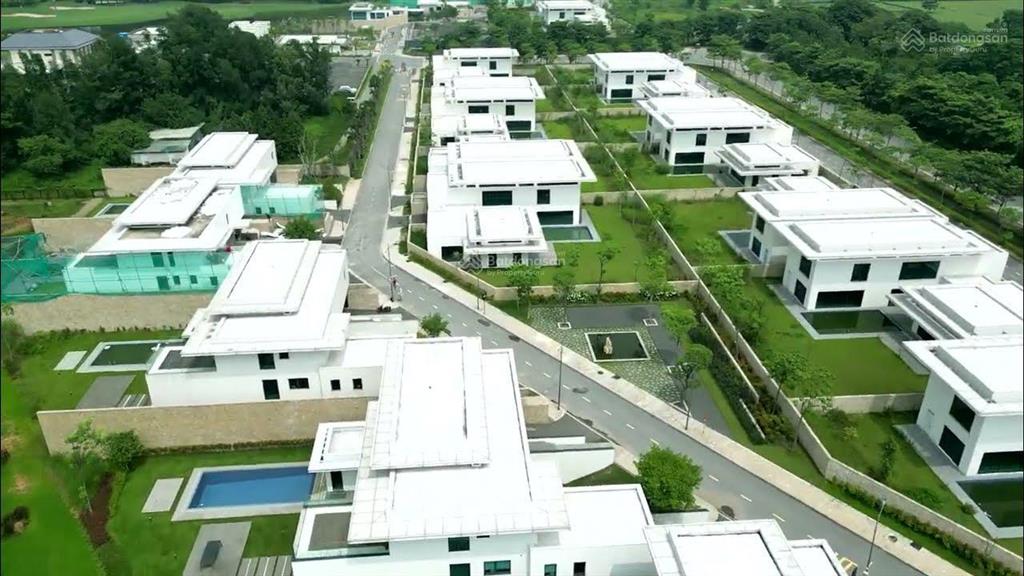 Bán biệt thự trong quần thể sân golf vân trì, 2 tầng 1188m2 giá 220 tỷ 