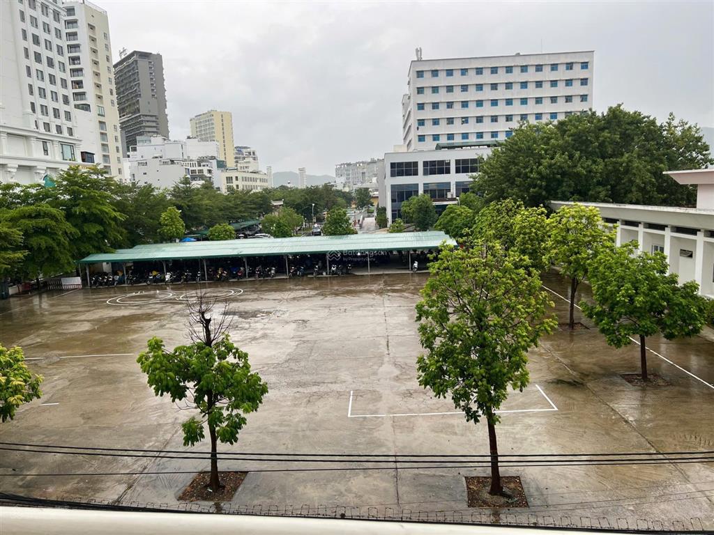 Cho thuê nhà nguyên căn tại trần quang khải, 40 triệu, 360m2, 3pn, 3wc, 2 tầng