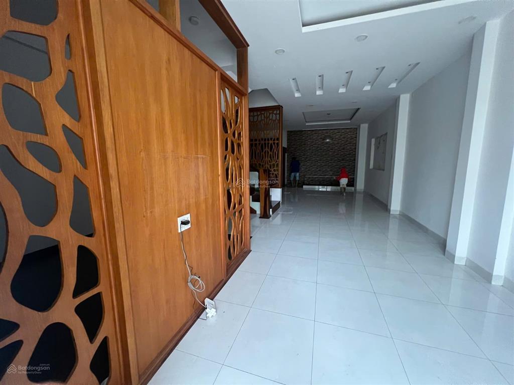 Cho thuê nhà nguyên căn tại trần quang khải, 40 triệu, 360m2, 3pn, 3wc, 2 tầng