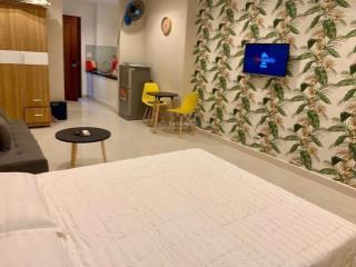 Cần cho thuê căn hộ sky center phổ quang. 36m2, officetel full nội thất, giá 10,5tr  0933 481 ***