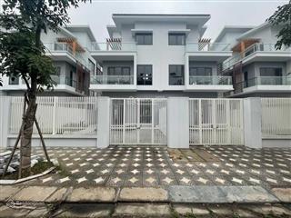 Siêu hiếm, biệt thự song lập mặt đường 30m, giá bán chỉ hơn 200tr/m2, sẵn nhà 4 tầng