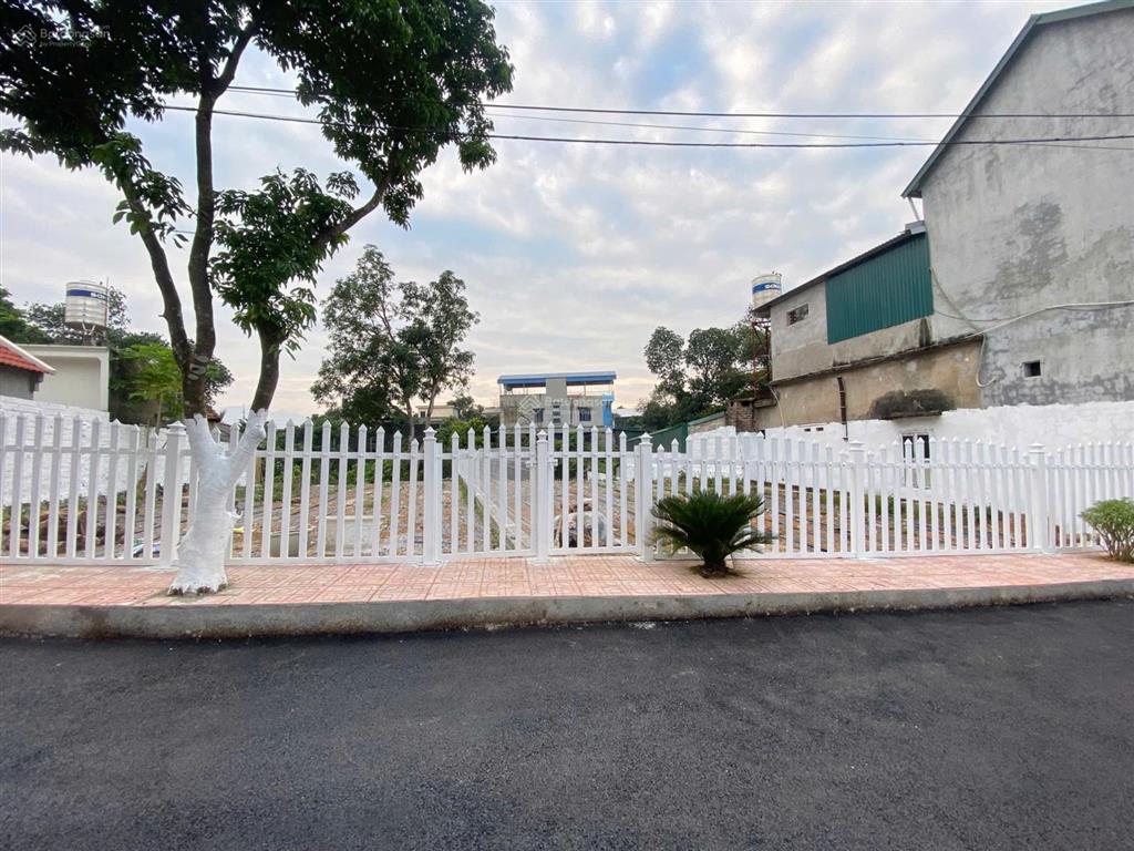 Bán đất tại hòa lạc giá chỉ 19,5 triệu / m2, 100m thổ cư, mặt tiền 8m