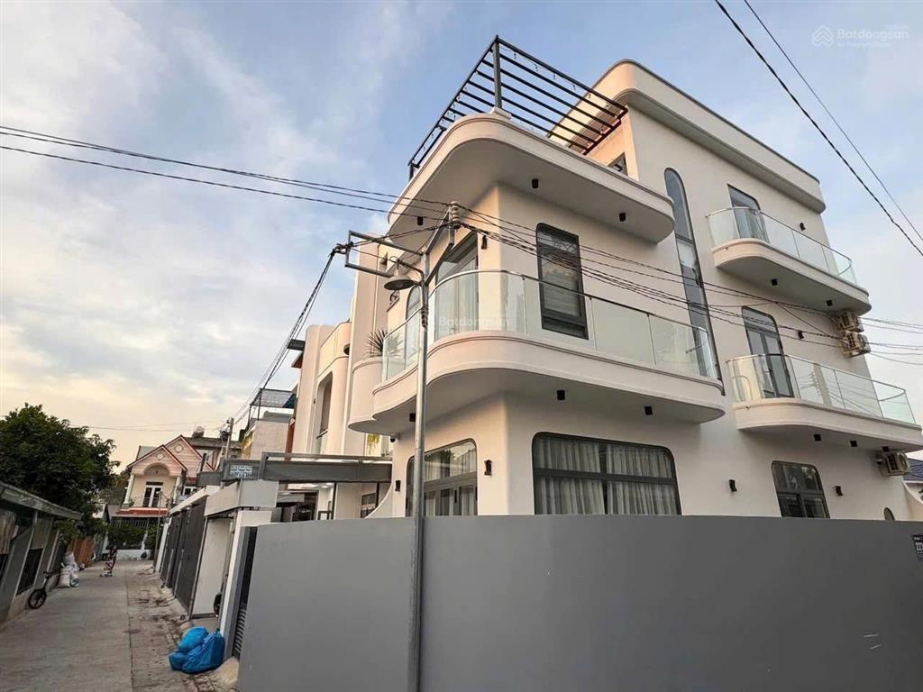 Chủ cần bán ngôi nhà tâm huyết lô góc phú lợi nhánh nguyễn bình nhà chủ ở nên xây kiên cố ngang 7m