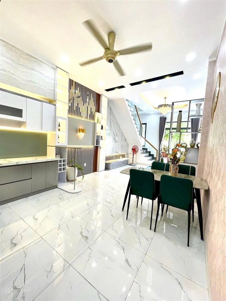 Chủ ở xa nên bán căn nhà phú mỹ nhánh dx043 vị trí bậc nhất tdm đường oto sân oto giá chỉ 3tỷ350