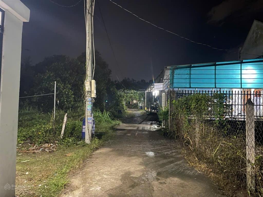 Chủ có việc nên cần bán nhà gấp phú mỹ bình dương nhánh dx013 gần trường học và chợ phú mỹ sân oto