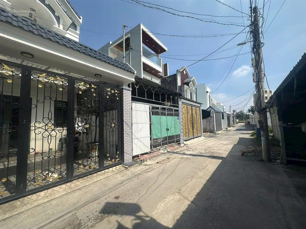 Bán nr 75m2, 3pn, 2wc tại phú mỹ, thủ dầu một, 3,2 tỷ mặt tiền nhựa 5m thông gần biệt thự to đùng